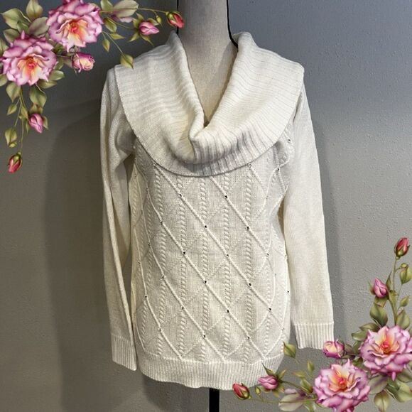 White cowl neck sweater - Picture 1 of 12